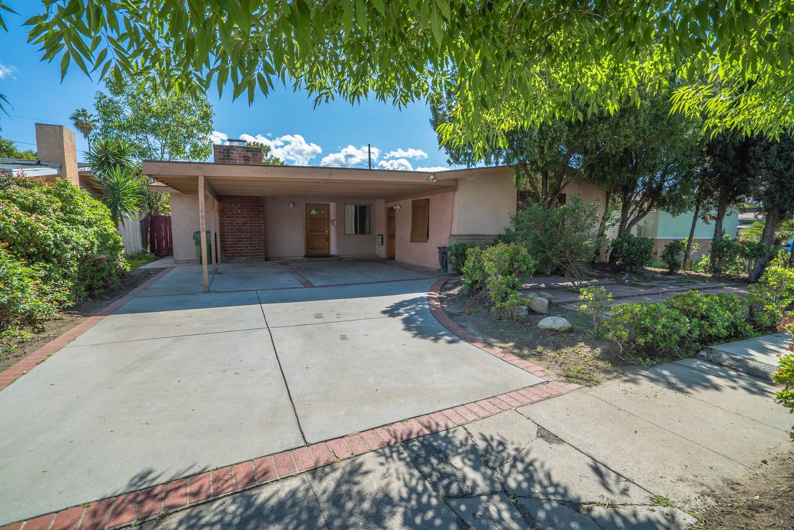 Panorama City House: 14848 Strathern Street