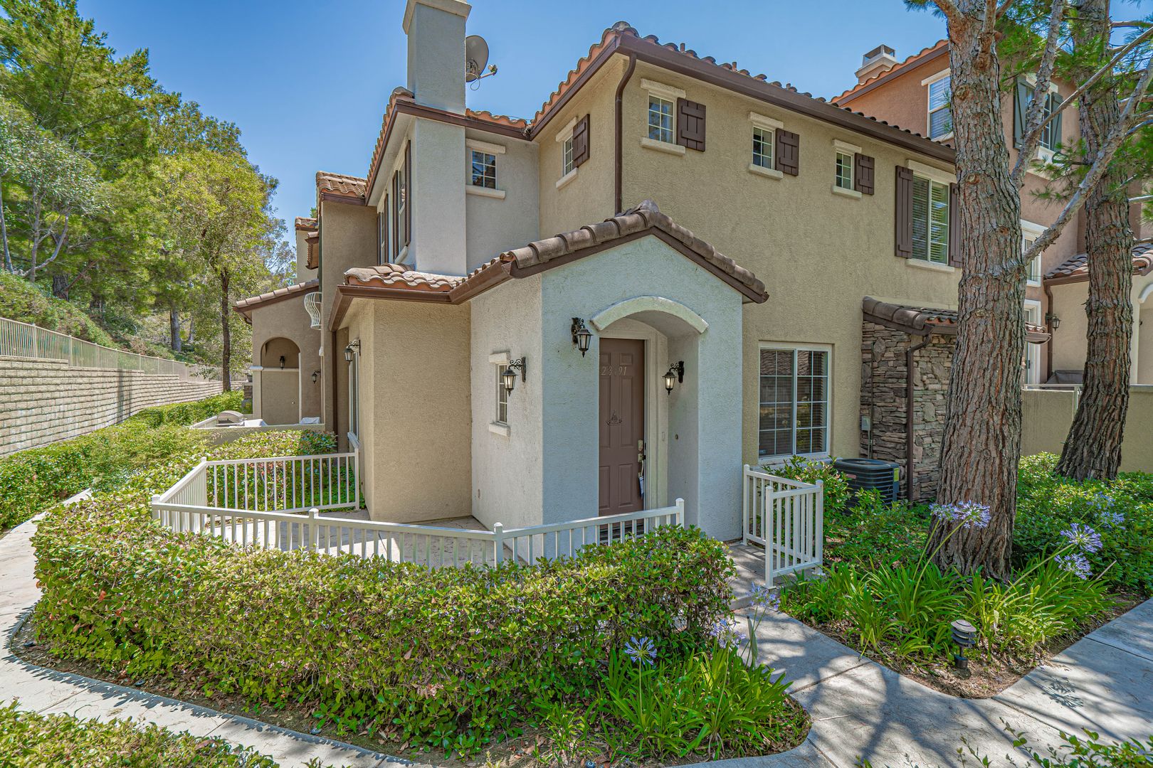 Valencia House: 23491 Abbey Glen Place