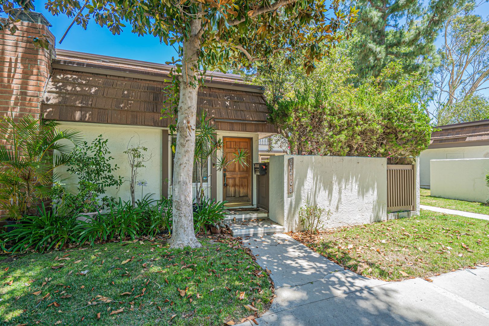 Chatsworth Condo: 22210 James Alan Circle #8