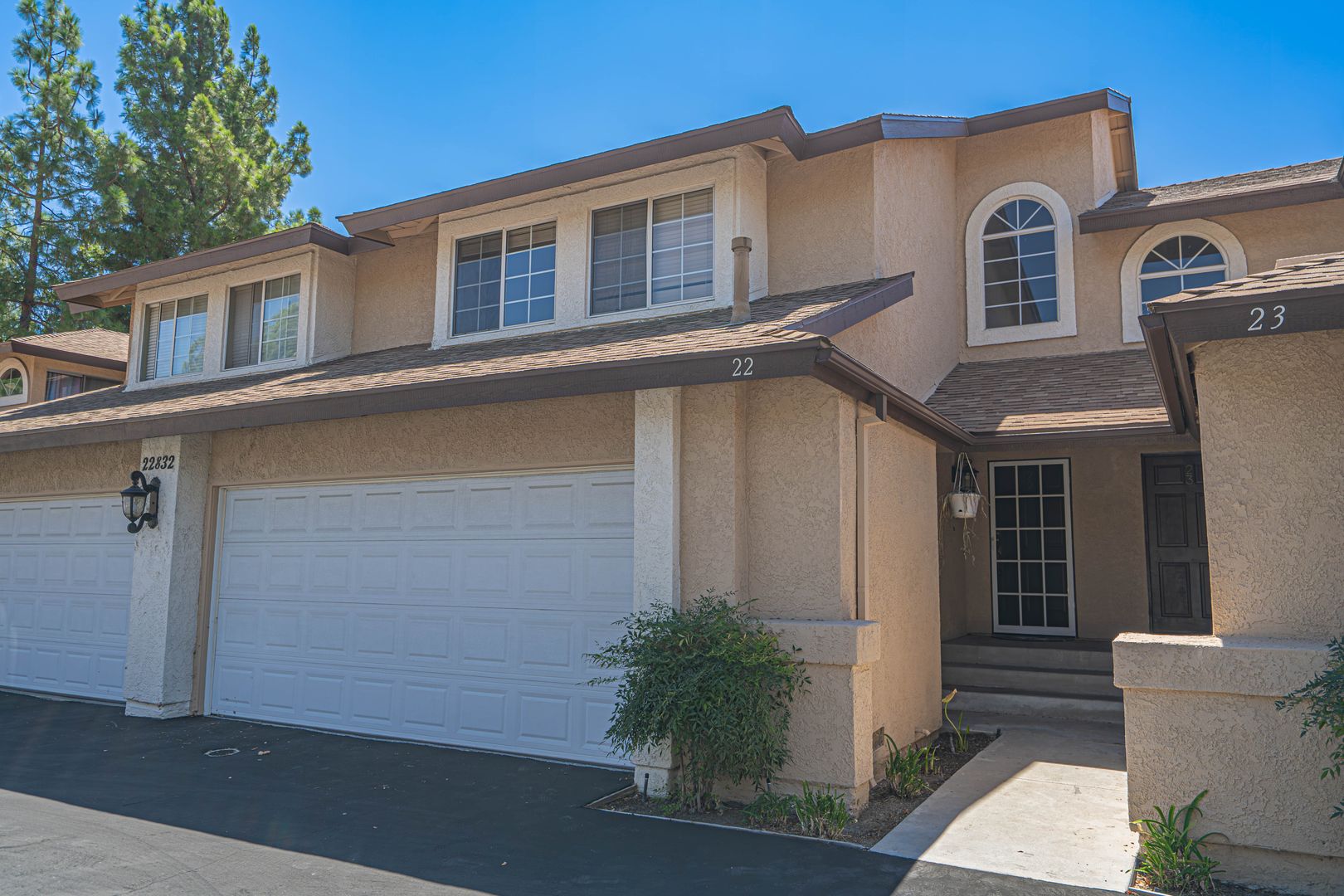 Santa Clarita Townhome: 22832 Banyan Place #22