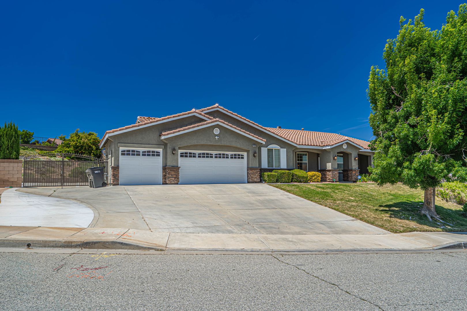 Palmdale House: 40559 55th Street W.