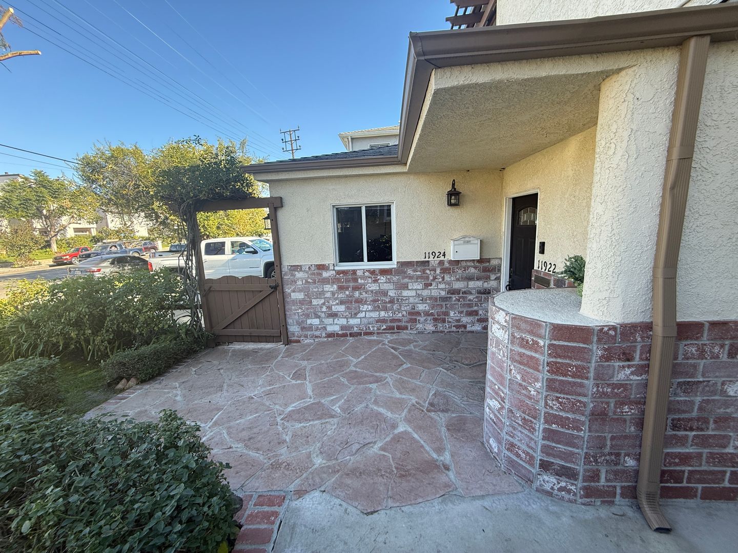 Valley Village House: 11924 Magnolia Boulevard