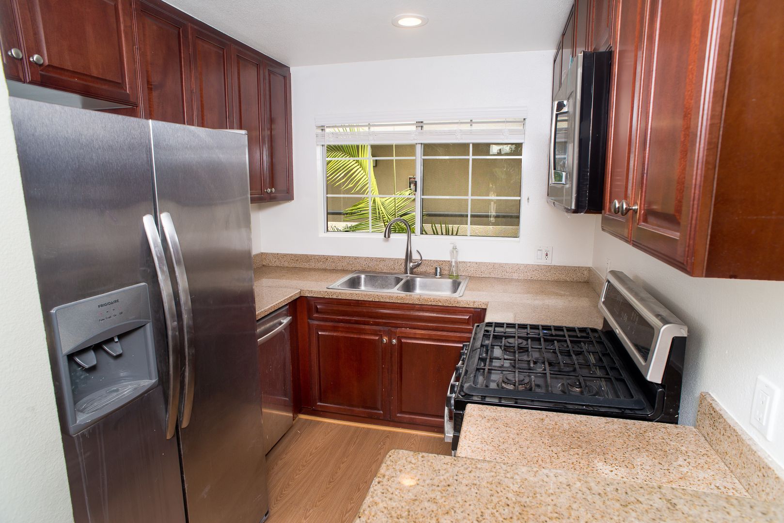 Woodland Hills House: 5500 Owensmouth Avenue #329