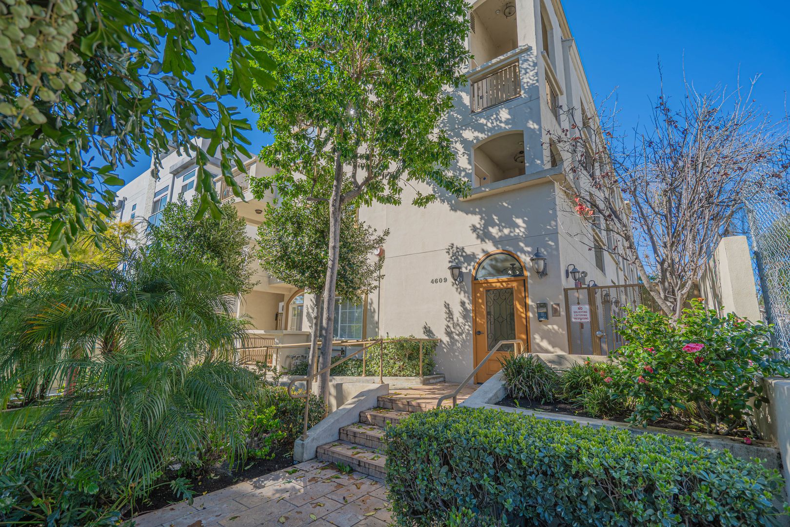 Sherman Oaks Townhome: 4609 Kester Avenue #202