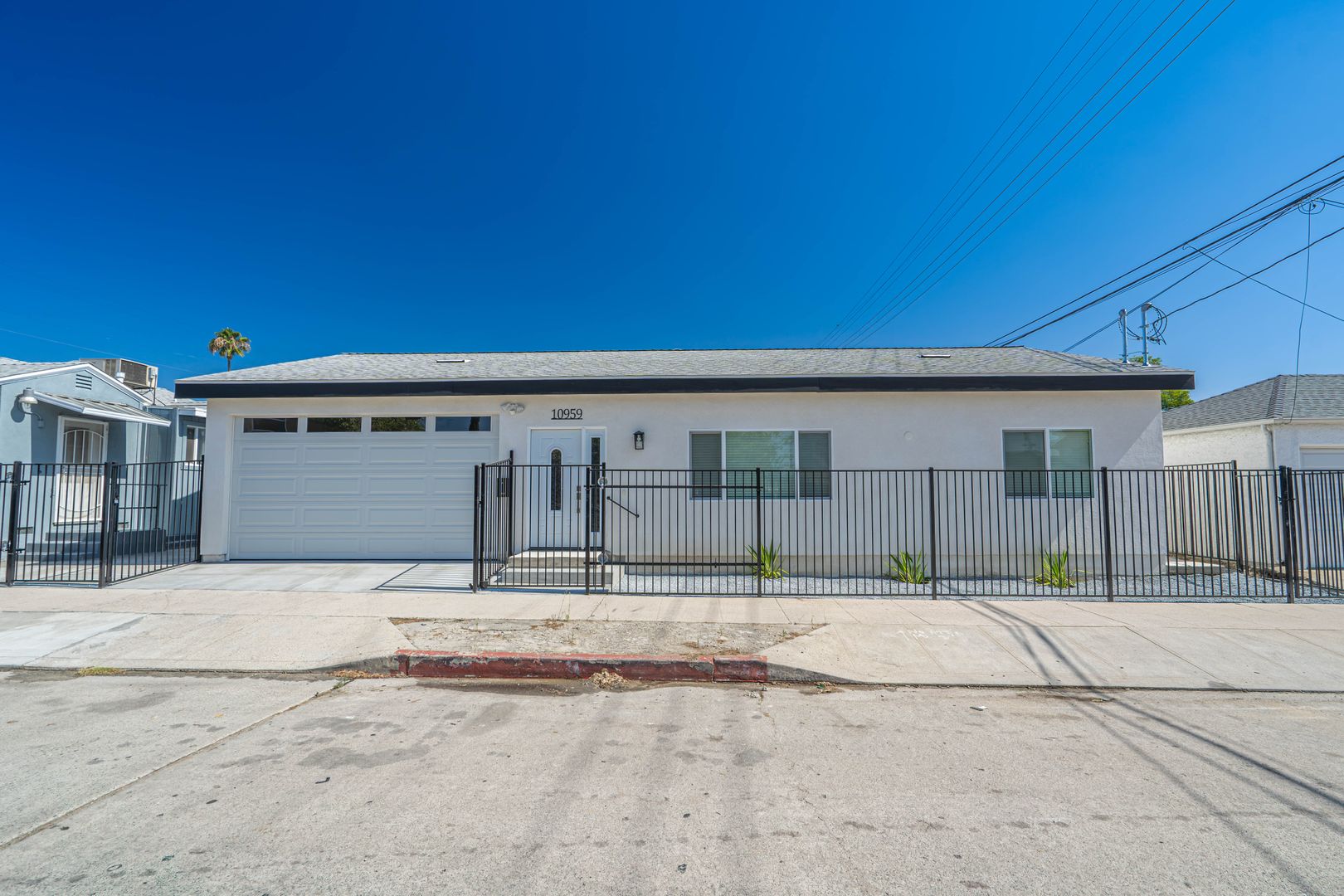 North Hollywood House: 10959 Collins Street