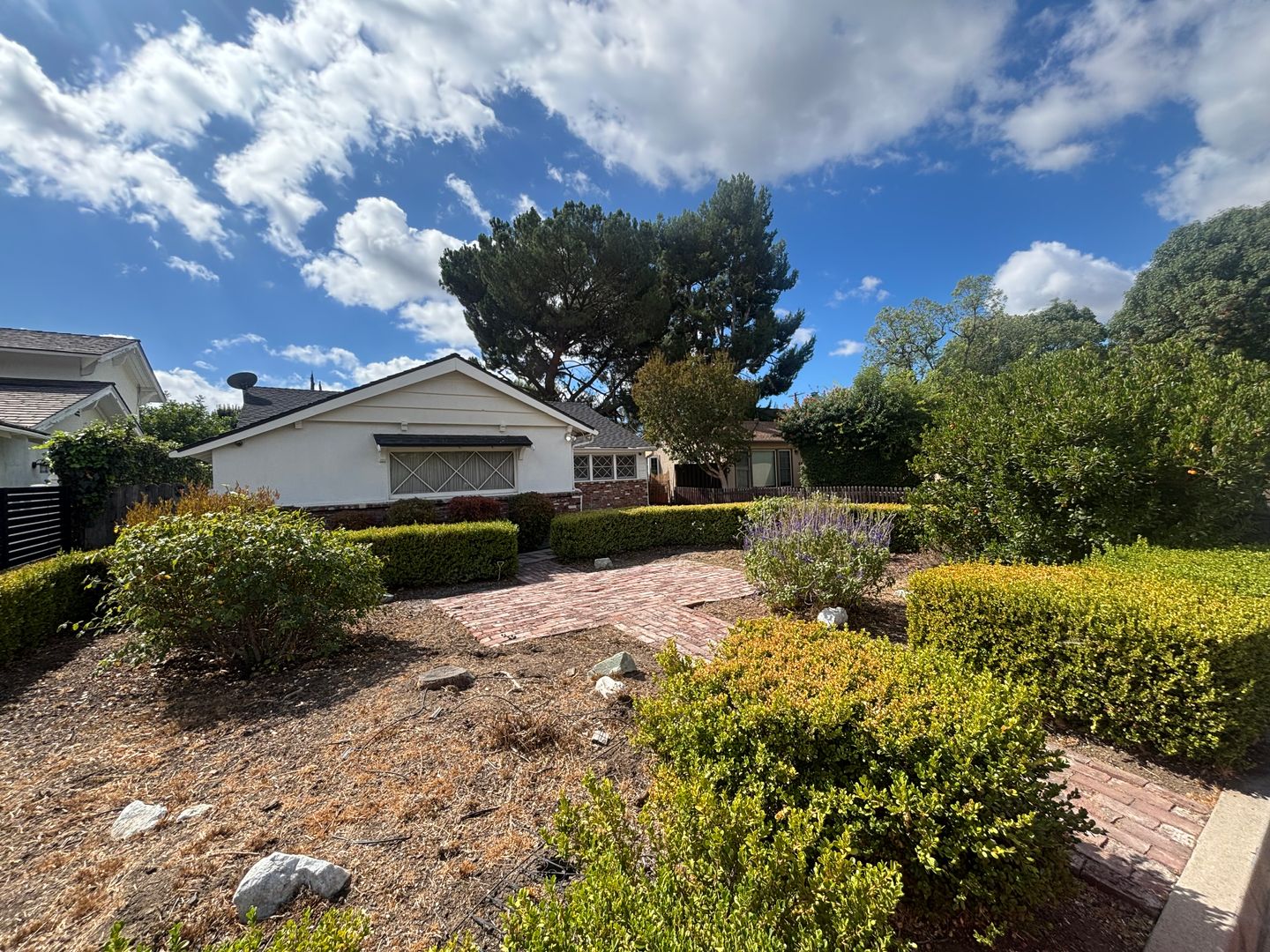 Woodland Hills House: 22532 Berdon St
