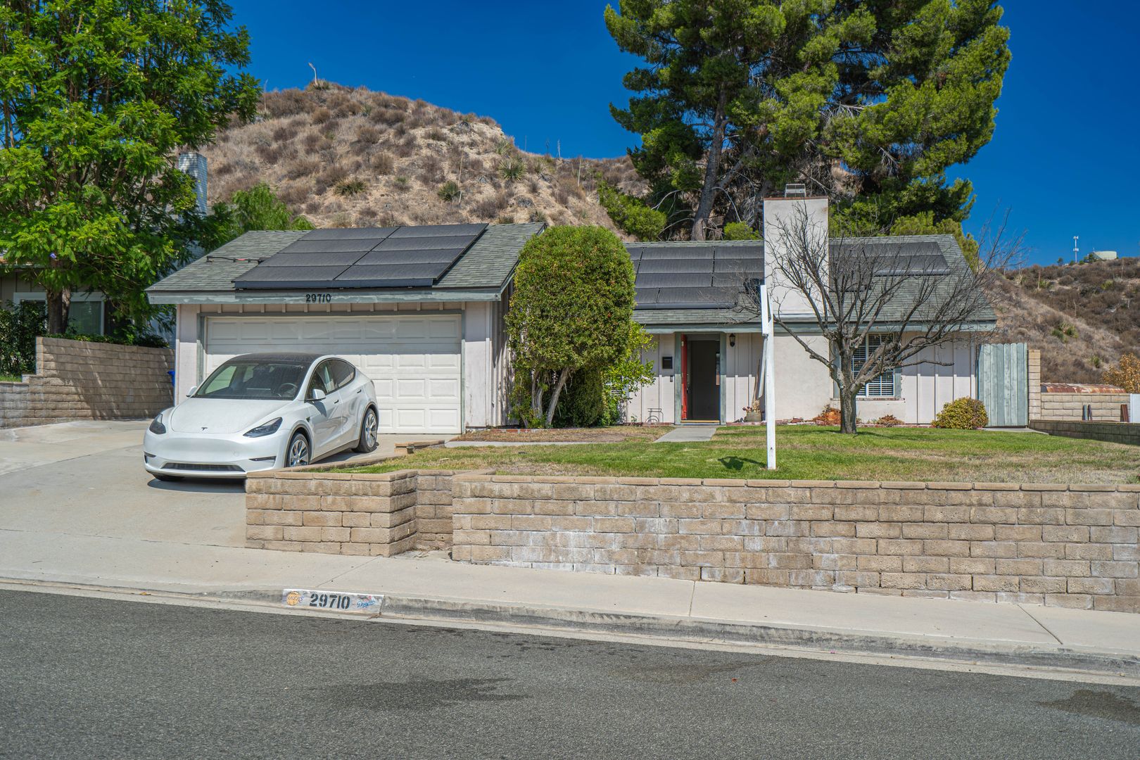 Santa Clarita House: 29710 Grandifloras Road