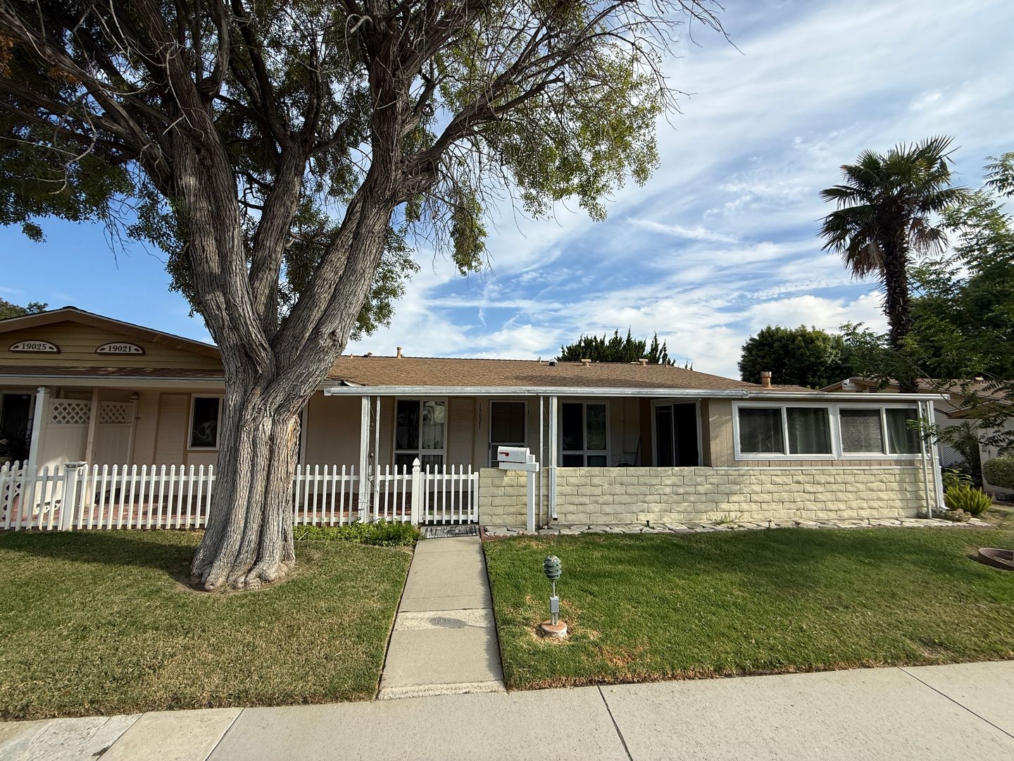 Newhall House: 19021 Avenue of the Oaks