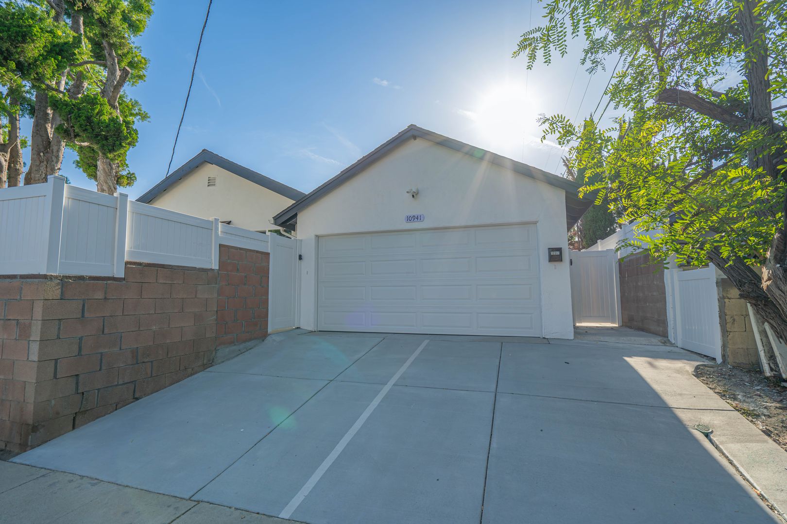 Granada Hills House: 10941 Amestoy Avenue
