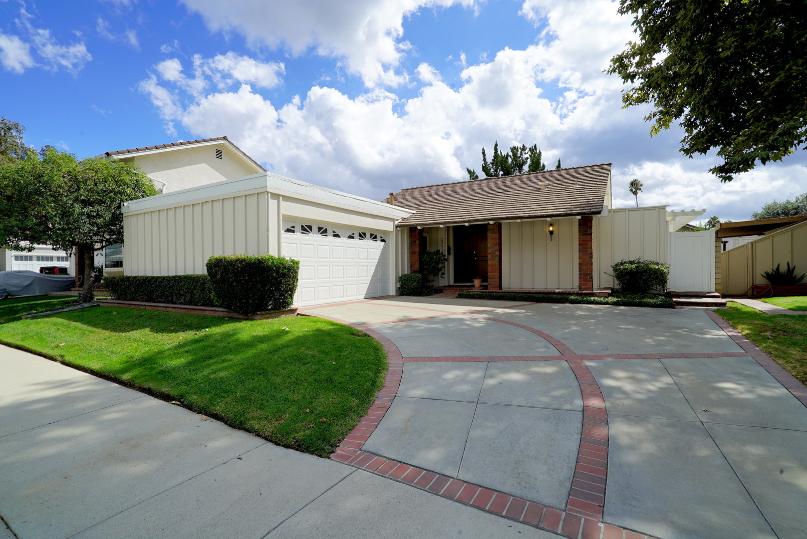 Valencia House: 23618 Via Corsa