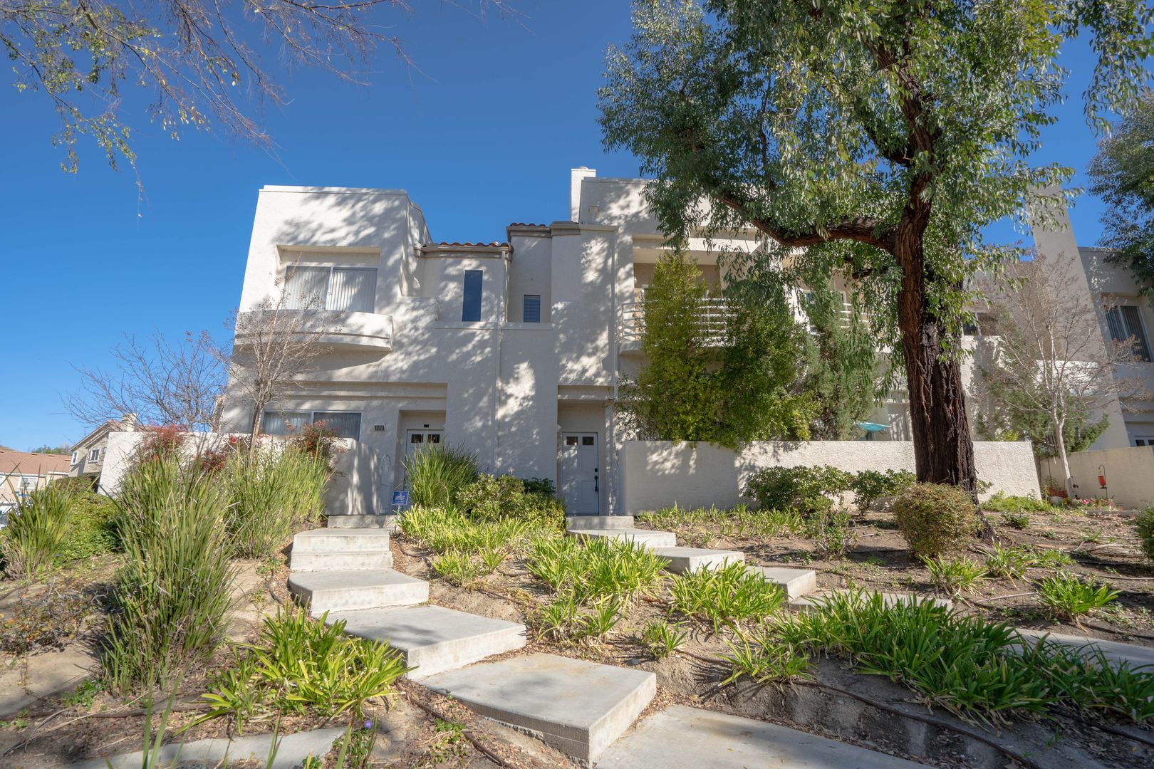 Stevenson Ranch Townhome: 25702 Holiday Circle #D