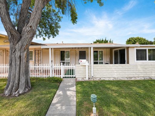 Charming 2-Bedroom Single-Story Home in Friendly Valley 55+ Community!