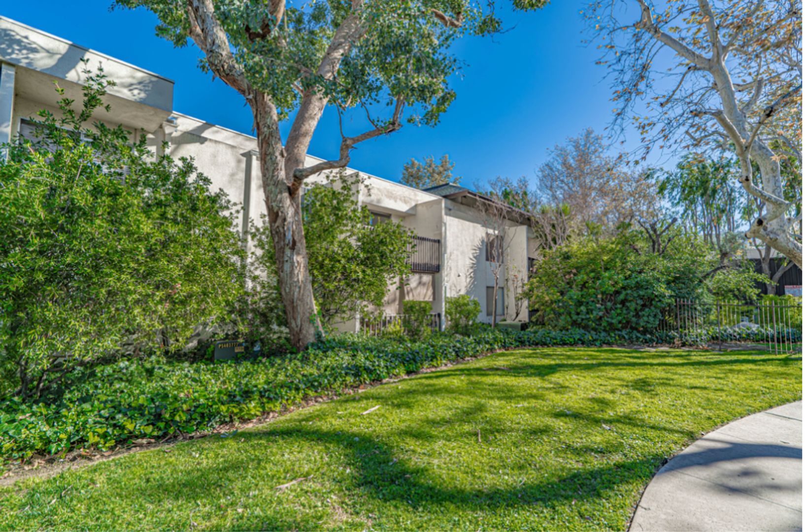 Newhall House: 23515 Lyons Avenue #286