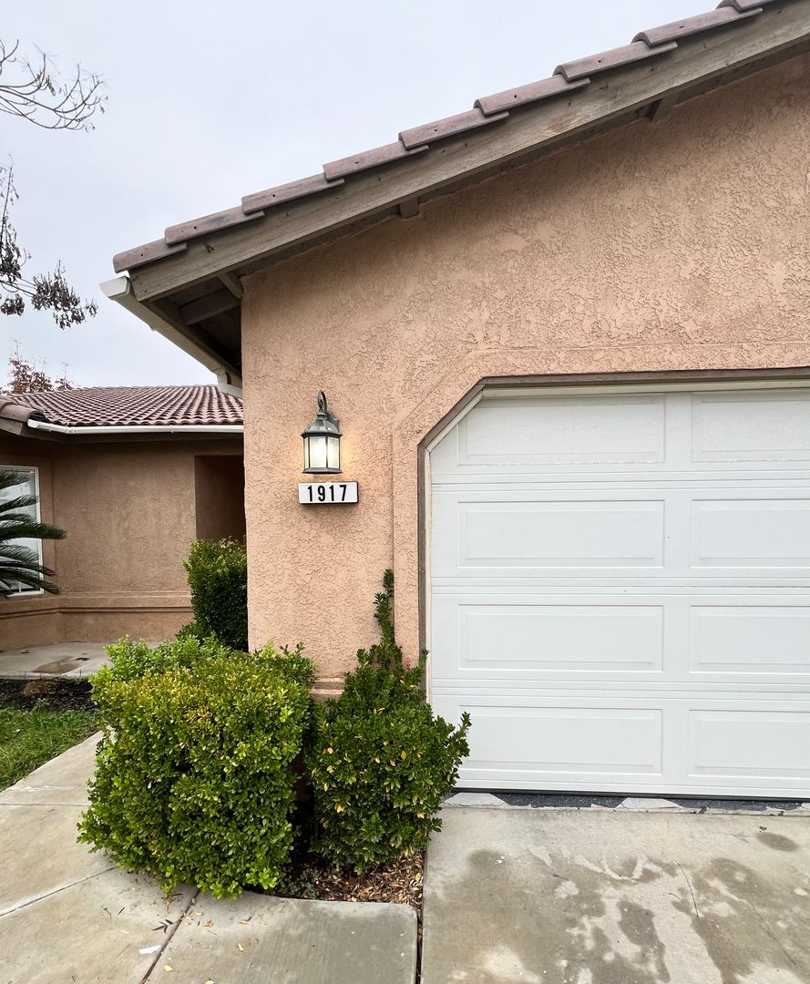 Wasco House: 1917 Greenbrier Ct.