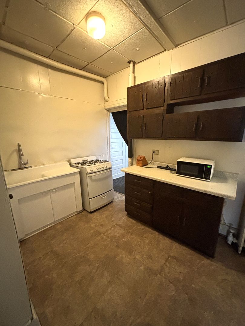 Waterloo Apartment: 309 Franklin St