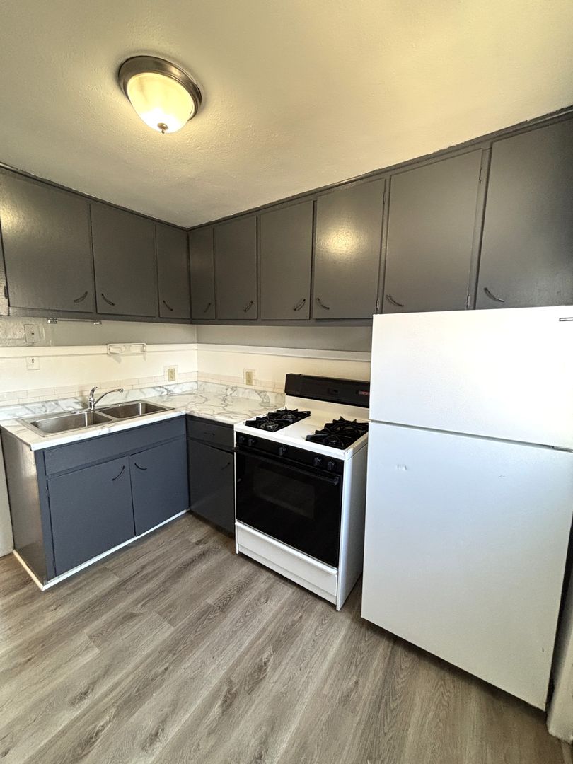 Cedar Falls House: 403 1/2 W 6th St.