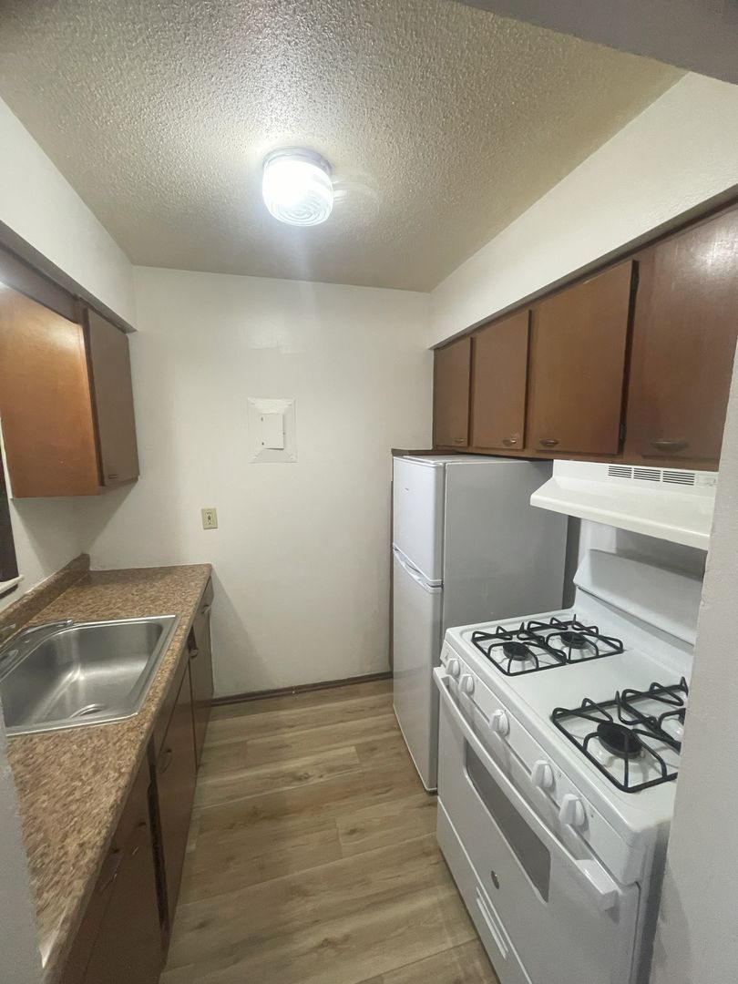 Waterloo Apartment: 765 Russell Rd