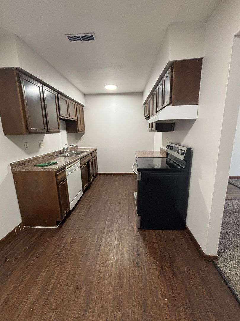 Waterloo Apartment: 733 - 747 Russell Road