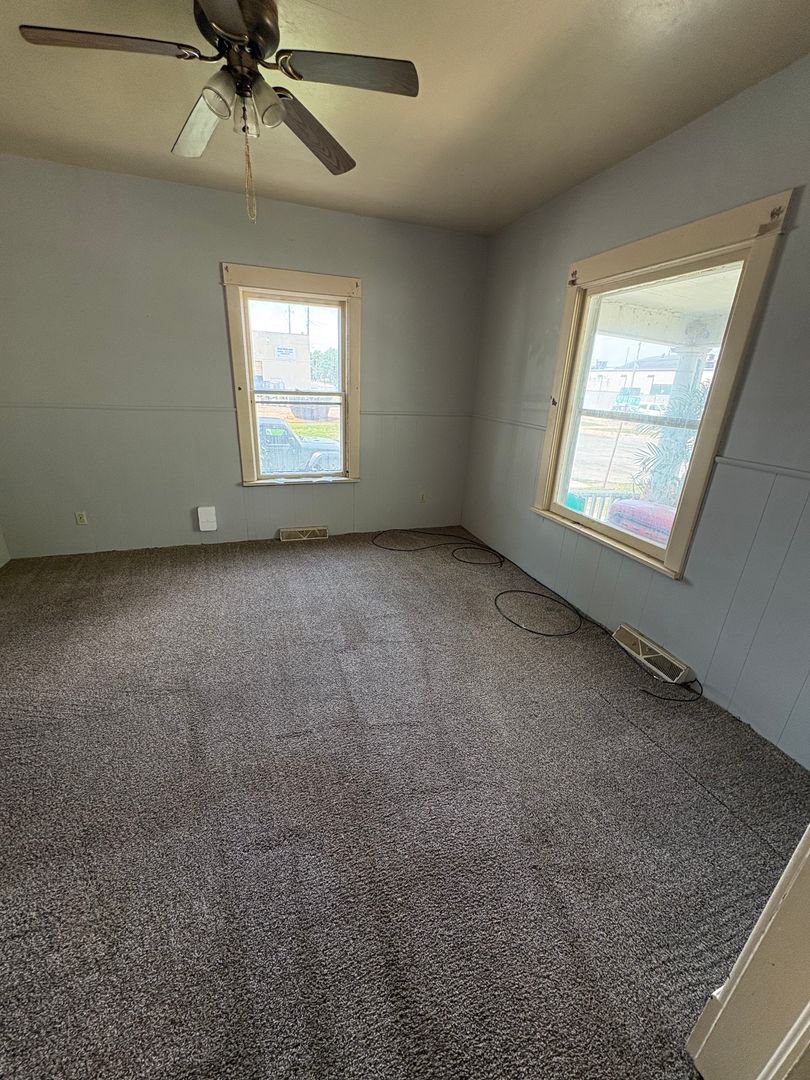 Waterloo Apartment: 902 Mullberry St