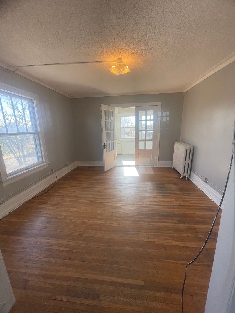 Waterloo Apartment: 609 Wellington Ct