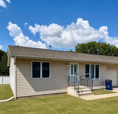 340 Olympic Dr, Waterloo, IA 50701