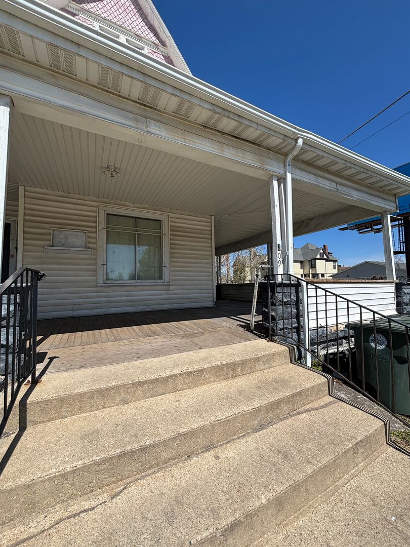 Waterloo Apartment: 309 Franklin St