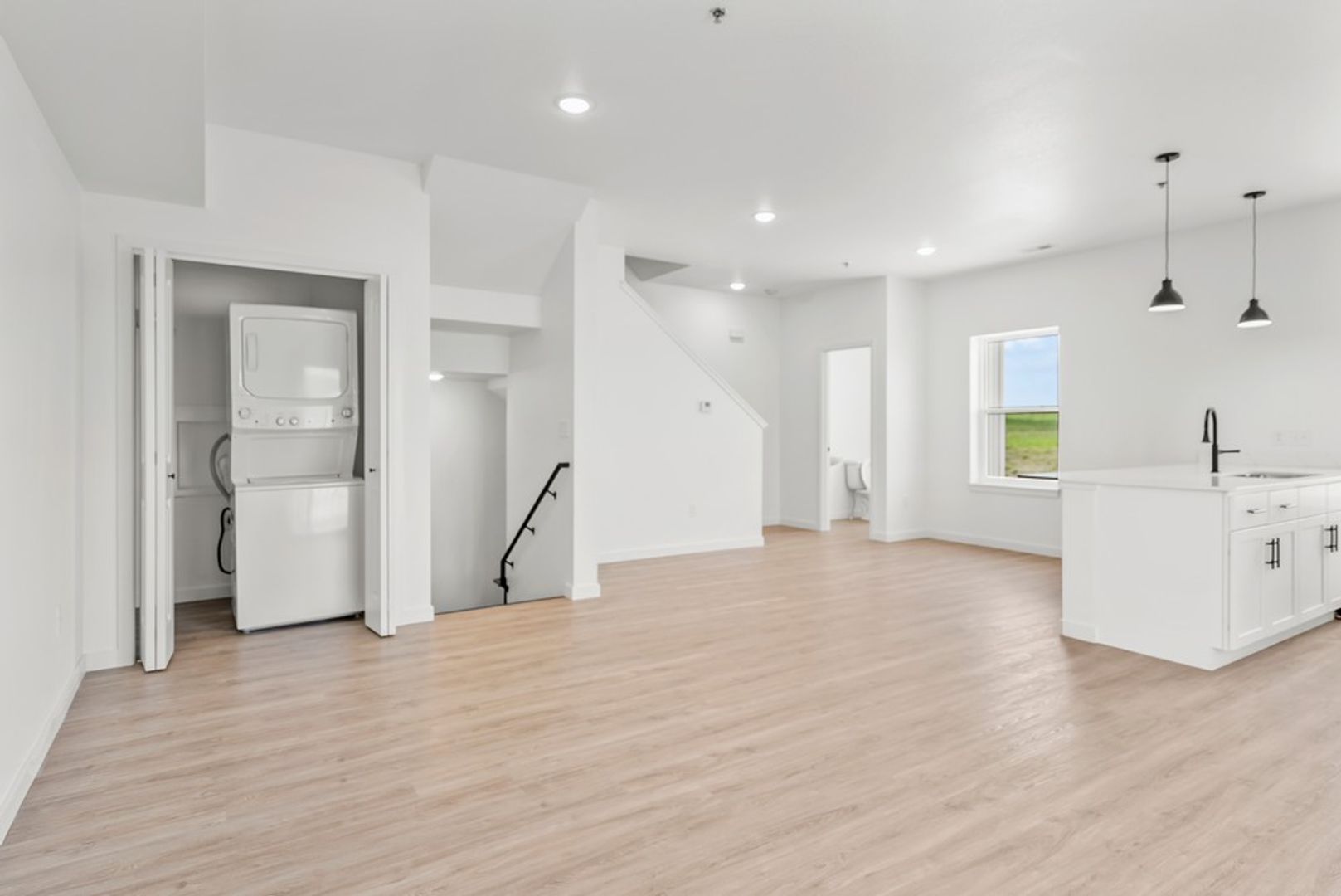 Waterloo Condo: 2539 W 3rd St