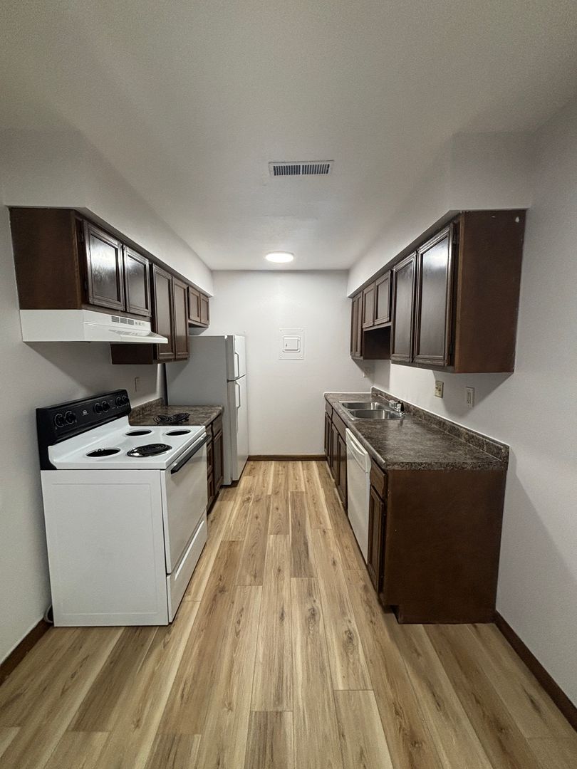 Waterloo Apartment: 733 - 747 Russell Road