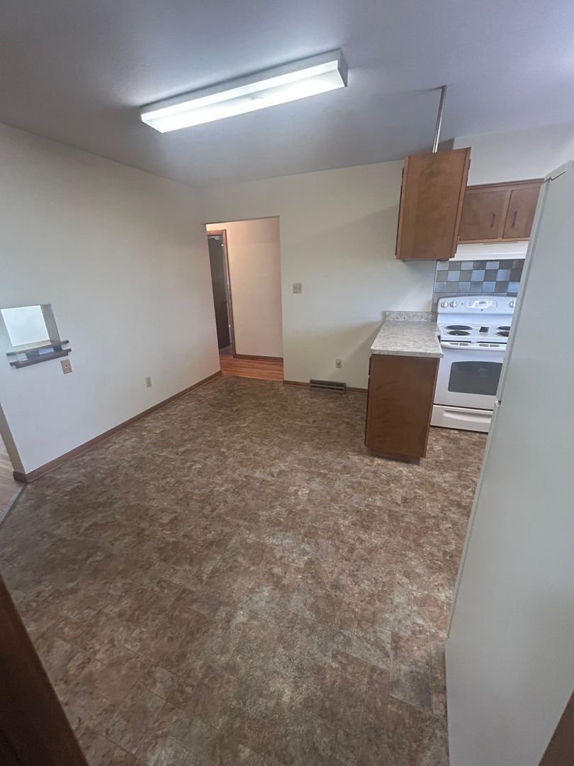 Waterloo Condo: 105 Bellaire Rd