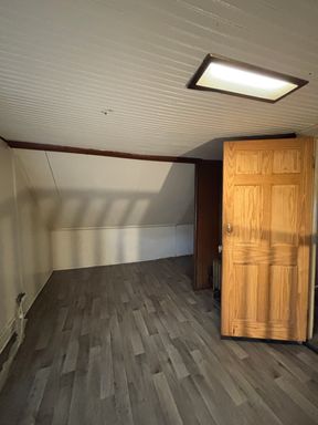 Listing photo thumbnail