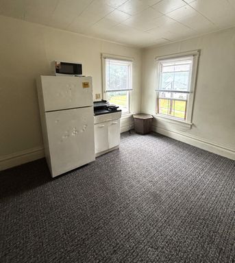 Listing photo thumbnail