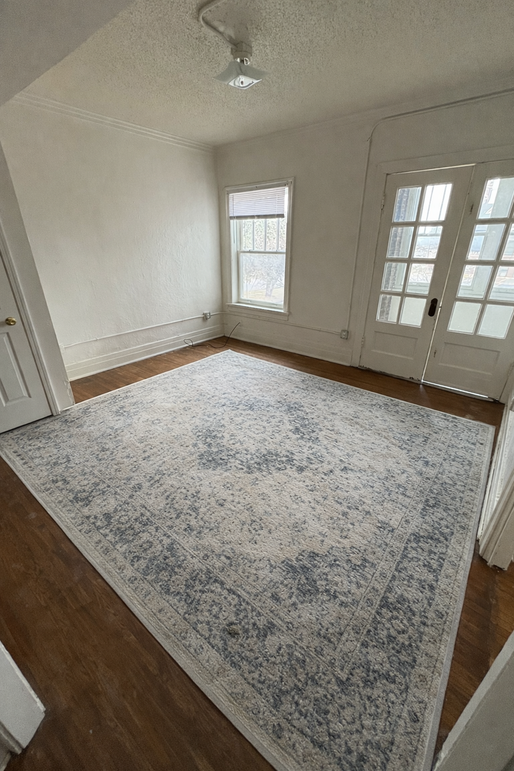 Waterloo Apartment: 608 Wellington St