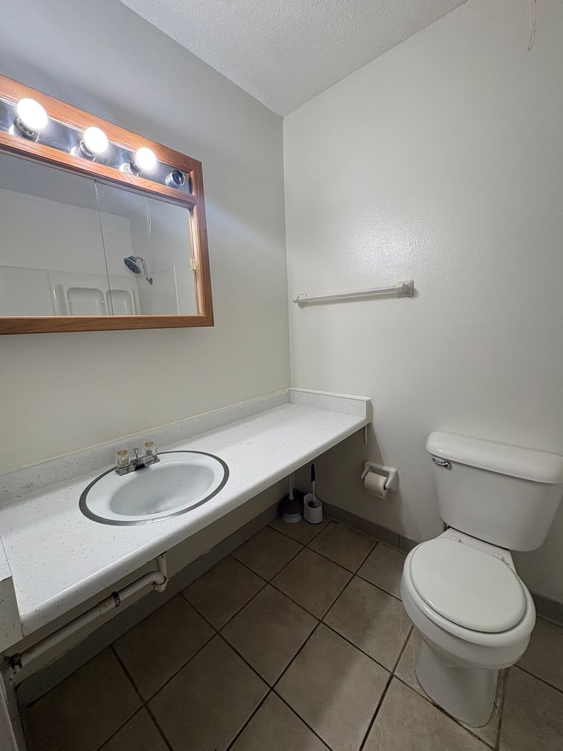 Waterloo Apartment: 765 Russell Rd