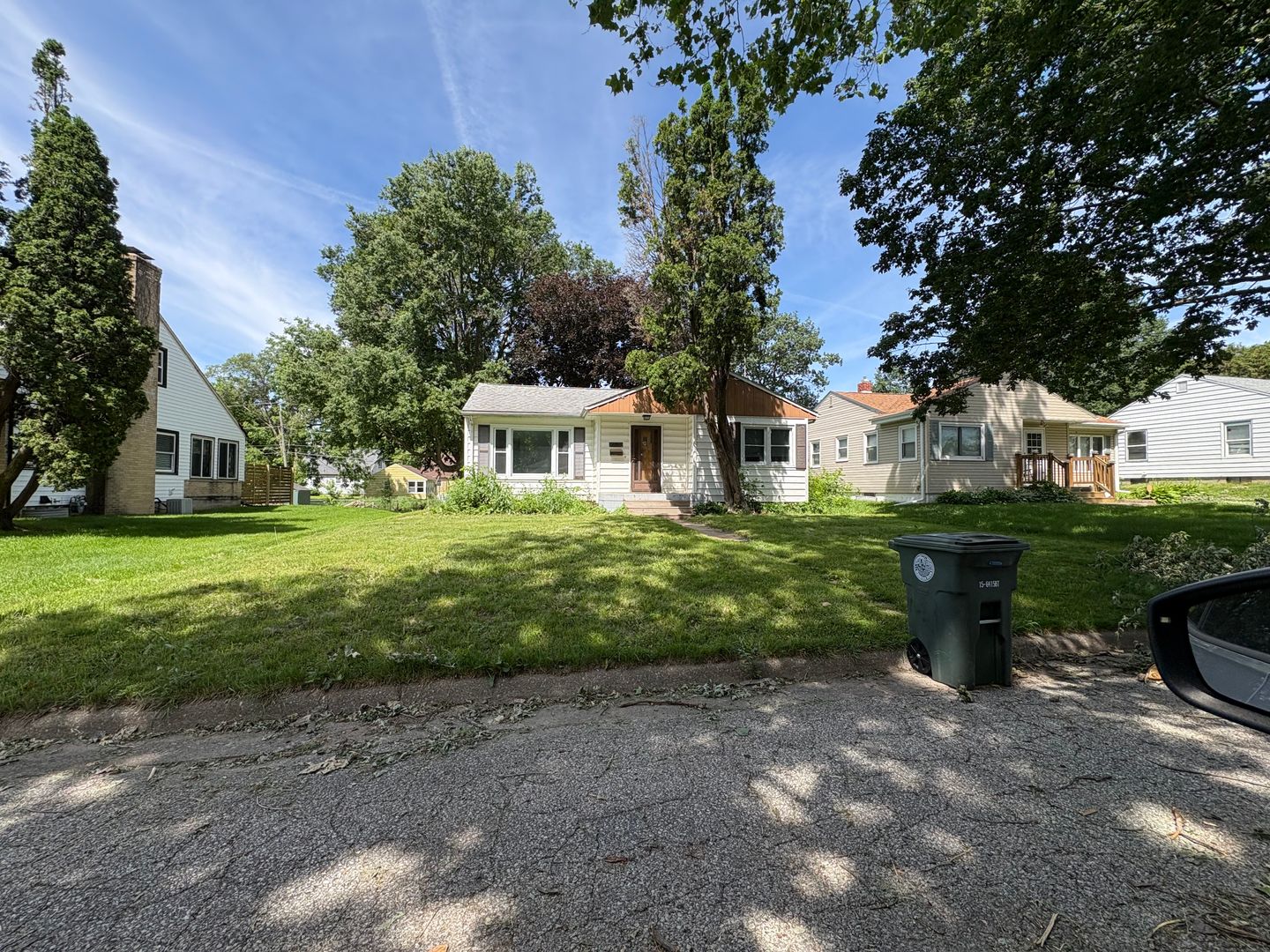 Waterloo House: 747 Boston Ave
