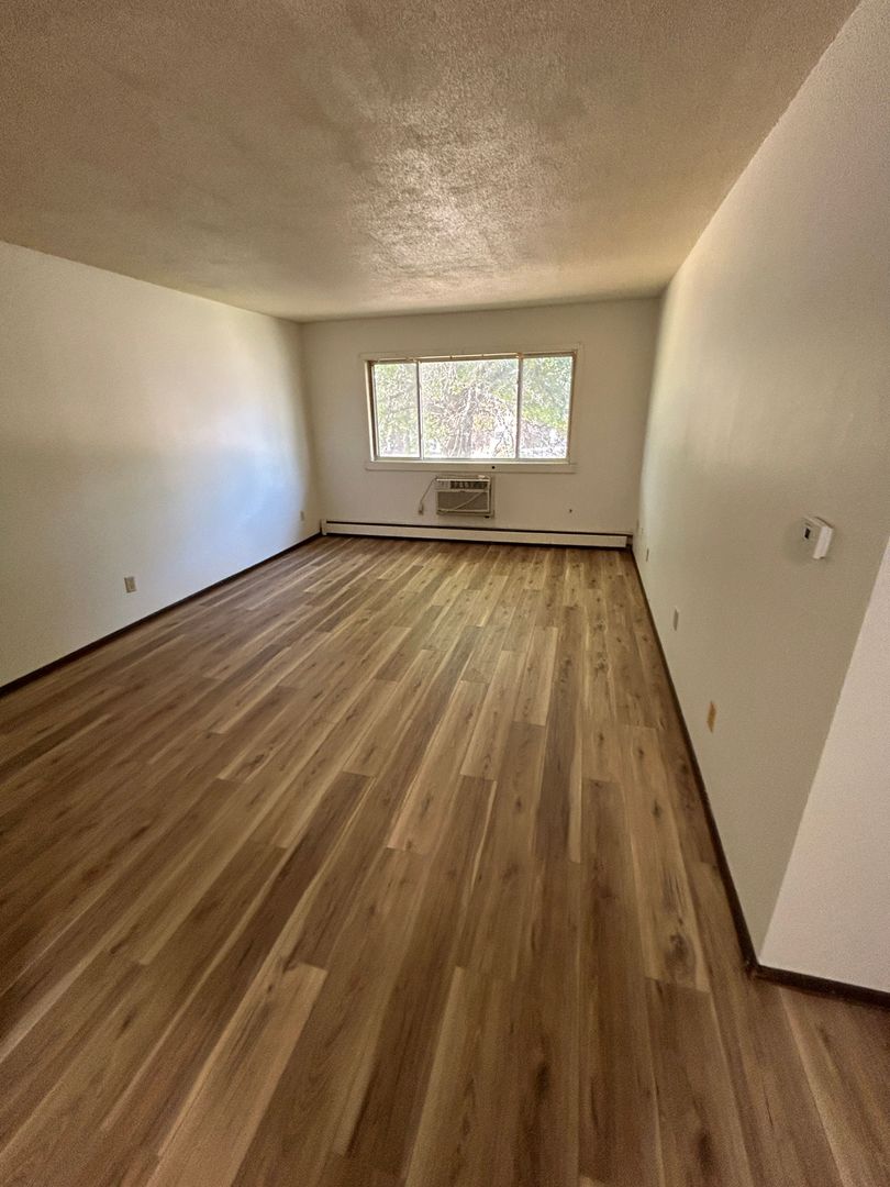 Waterloo Apartment: 791 Russell Rd