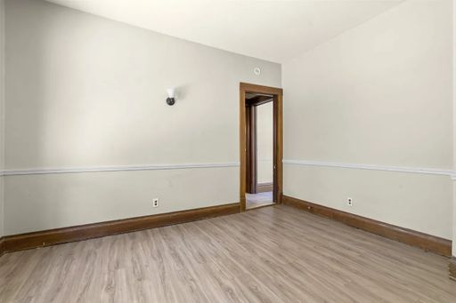 Listing photo thumbnail