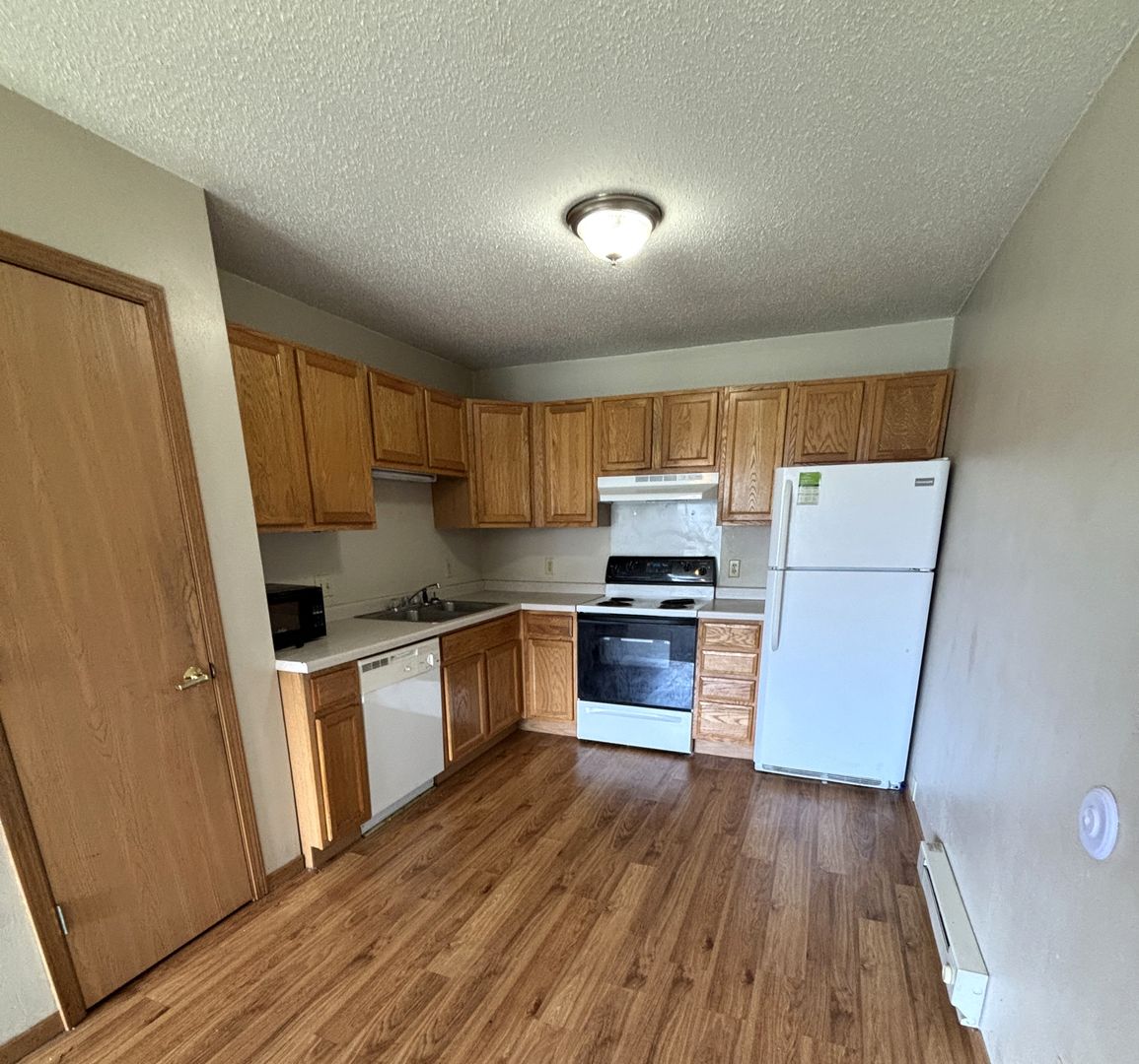 Evansdale Apartment: 124 Earl St