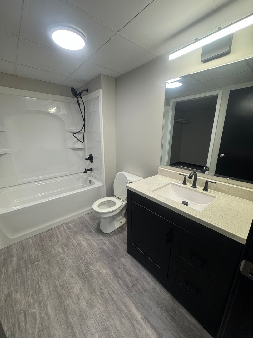 Hudson House: 326 1/2 4th St