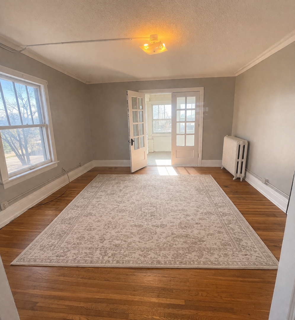 Waterloo Apartment: 609 Wellington Ct