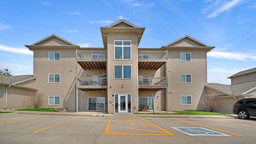 230 West Hills Lane, #04, Waterloo, IA 50701