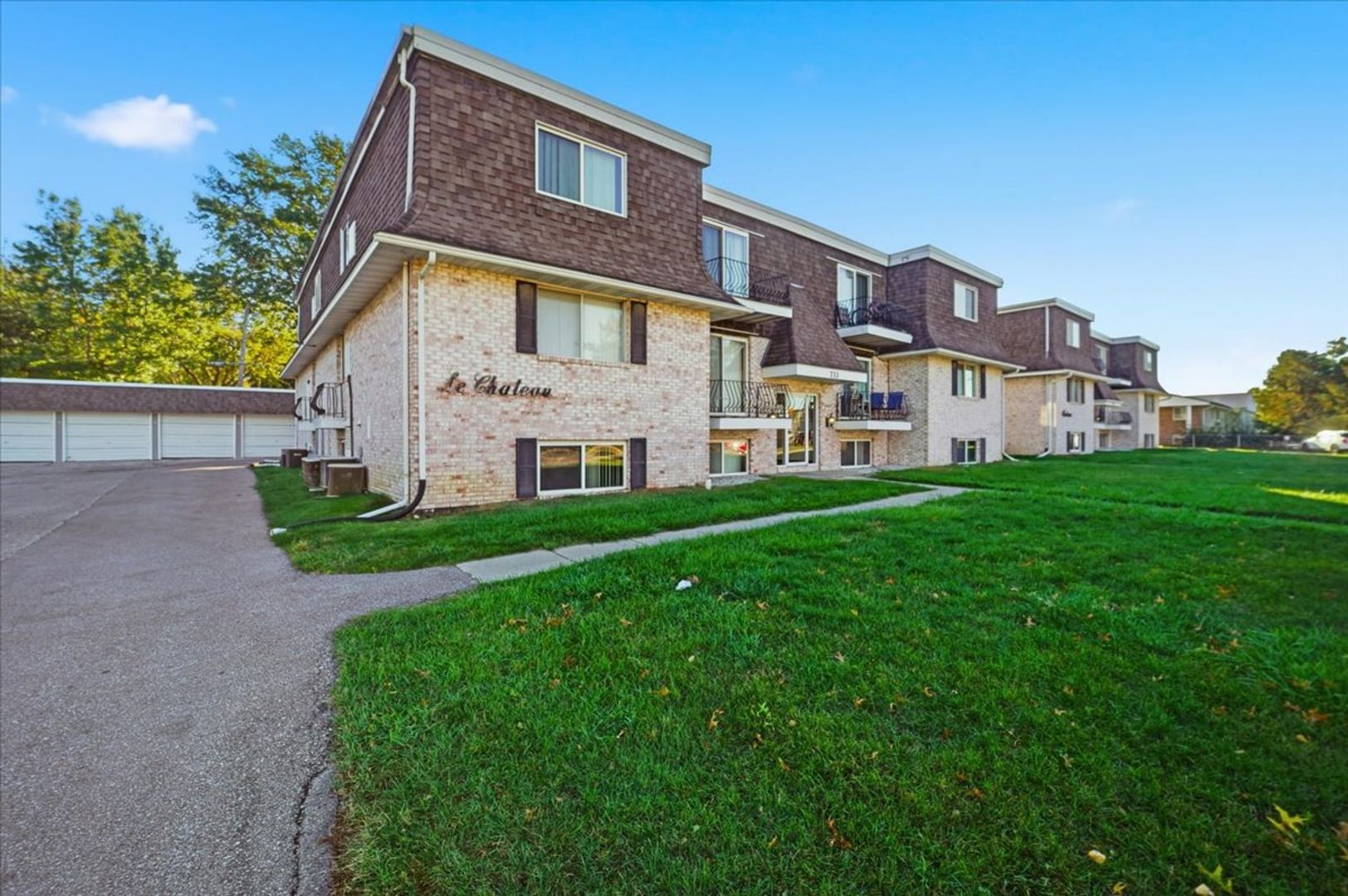 Waterloo Apartment: 733 - 747 Russell Road