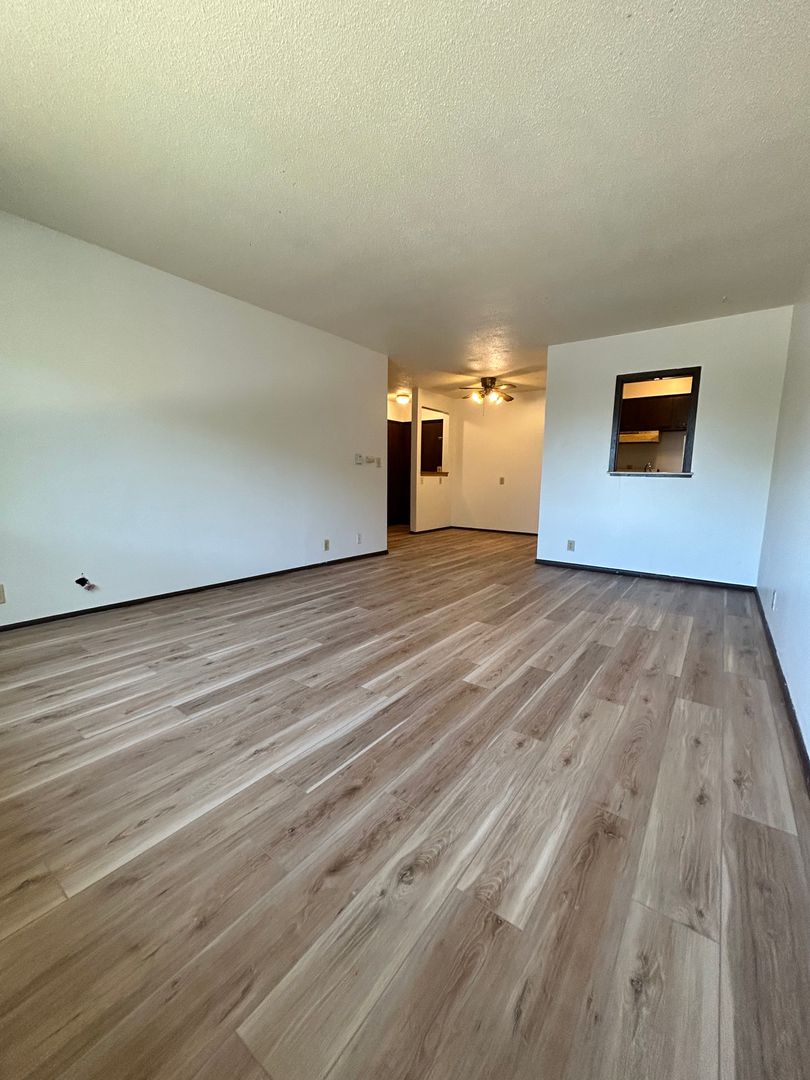 Waterloo Apartment: 765 Russell Rd