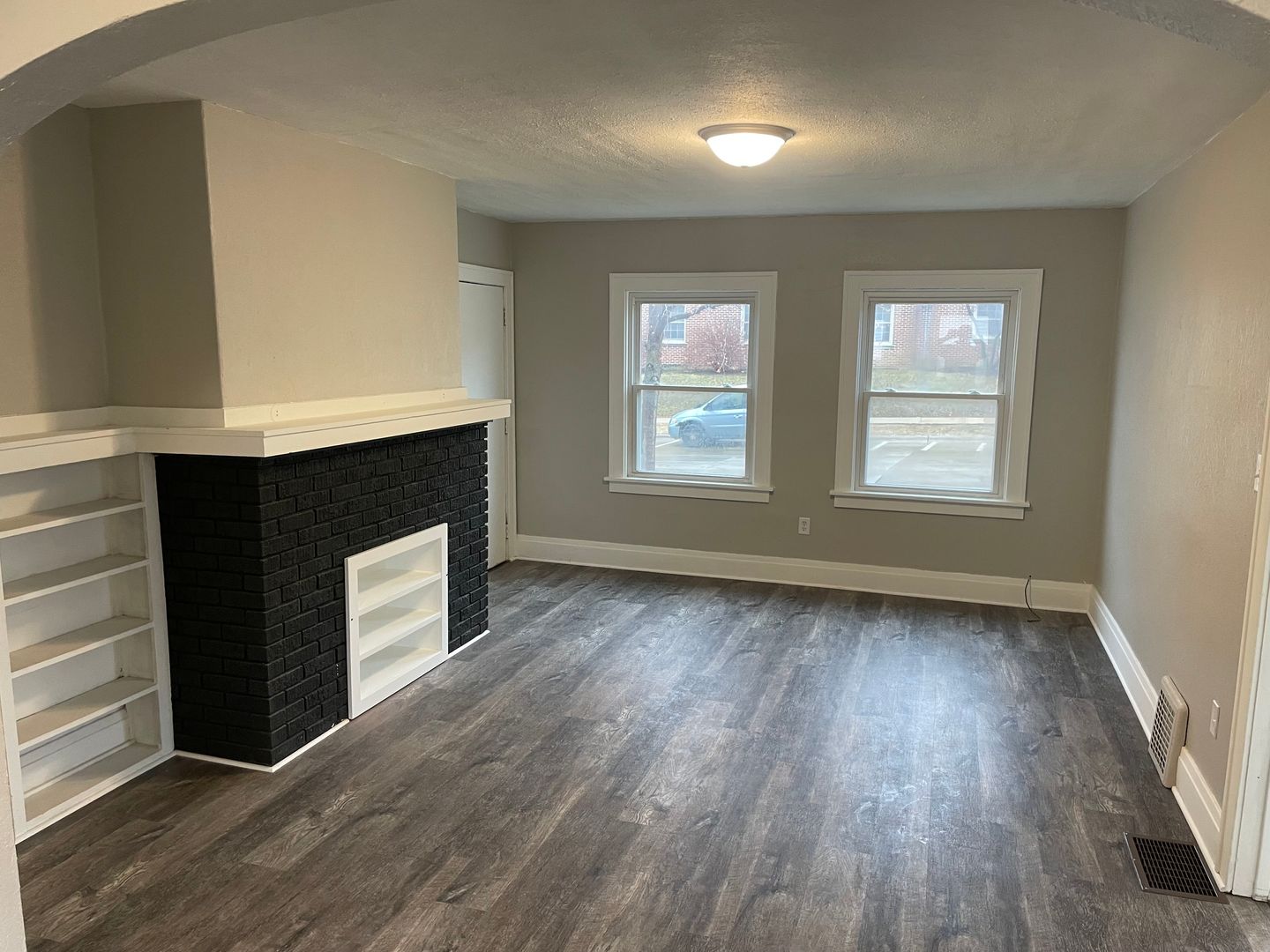 Cedar Falls Apartment: 1123 W 23rd St