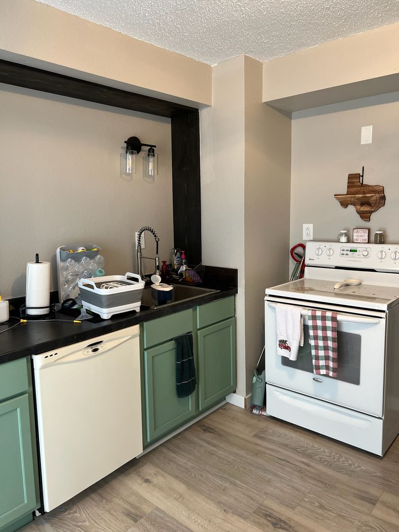 Waterloo House: 1133 Columbia