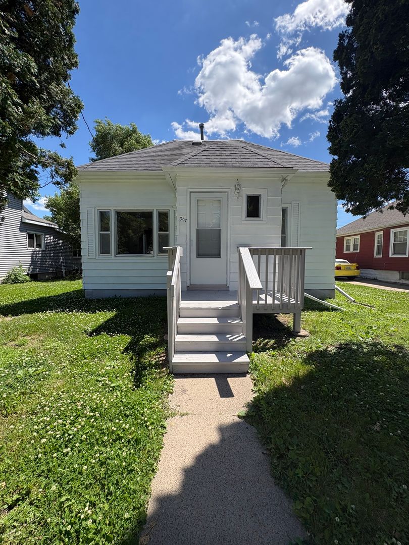Waterloo House: 307 Center St