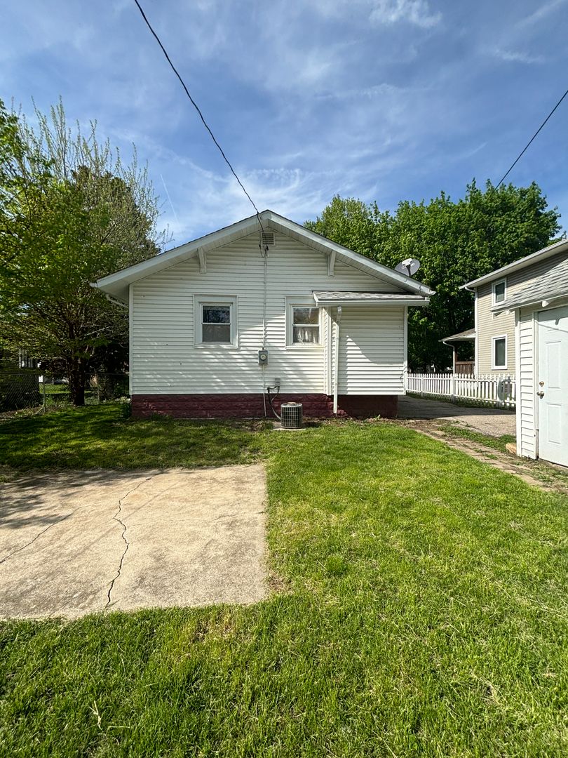 1022 Forest Ave 7 of 12