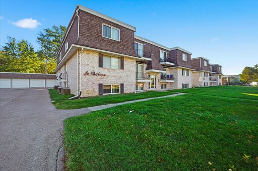 Listing photo thumbnail