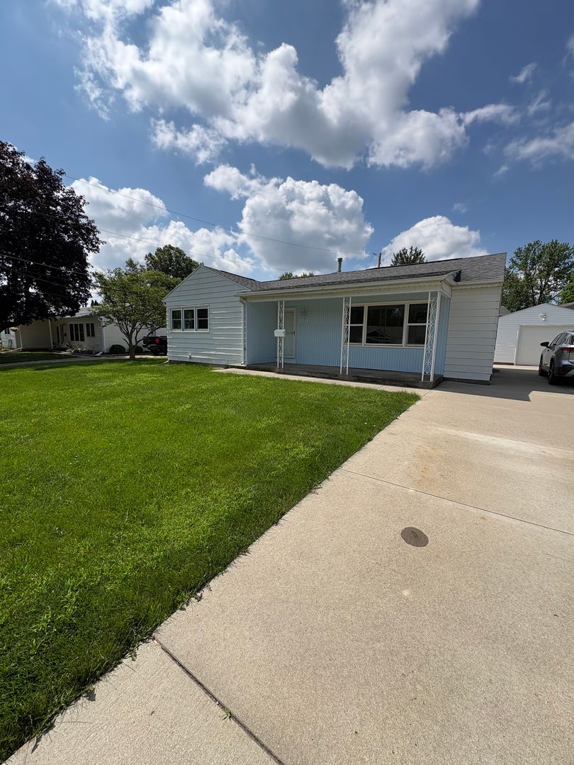 Waterloo House: 1745 Sager Ave