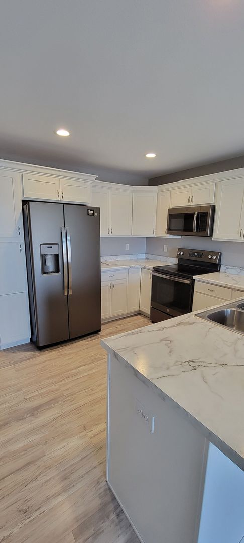 Waterloo House: 823 Grindstone Cir