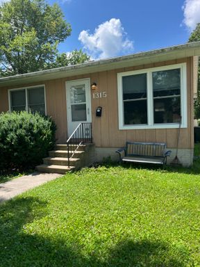 1315 Tremont St, Cedar Falls, IA 50613